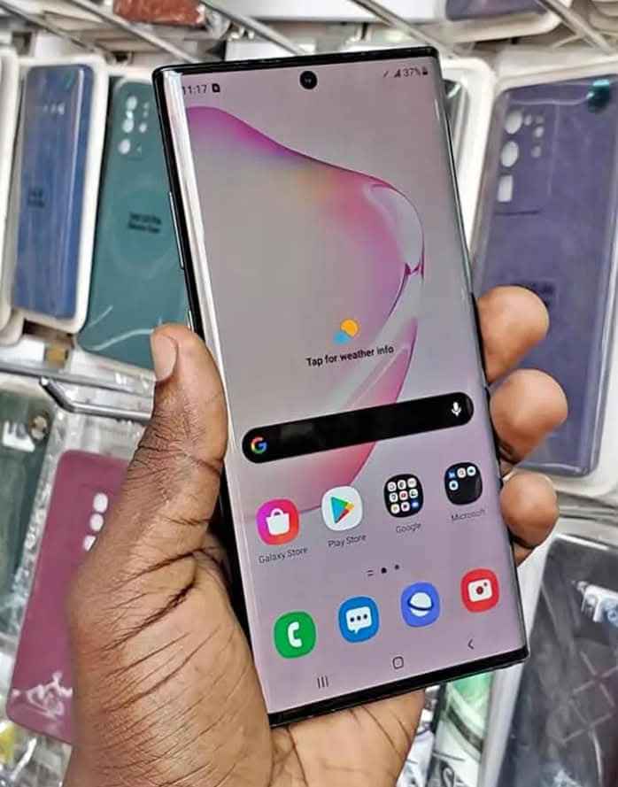 A picture of Samsung galaxy note 10plus. Clean no dots 400k.0704008627