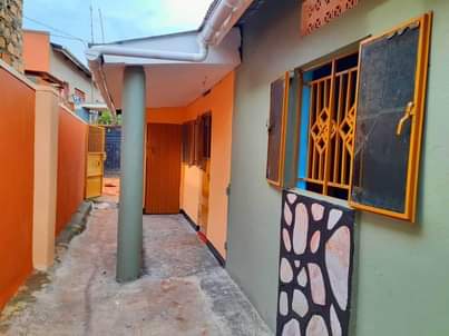 houses nansana