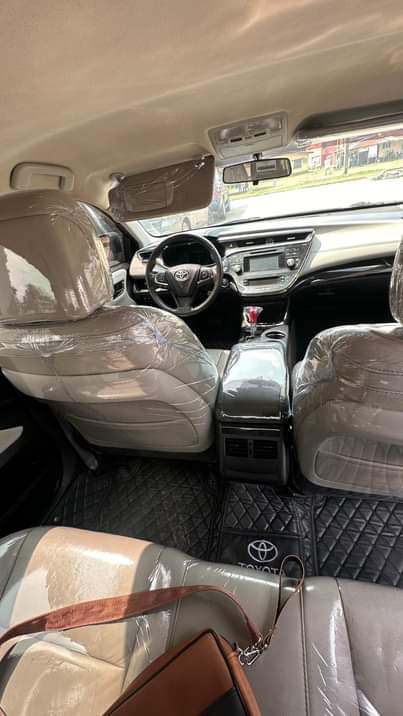 A picture of 2013 TOYOTA Avalon
