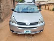 A picture of Toyota Sienna 2006 model