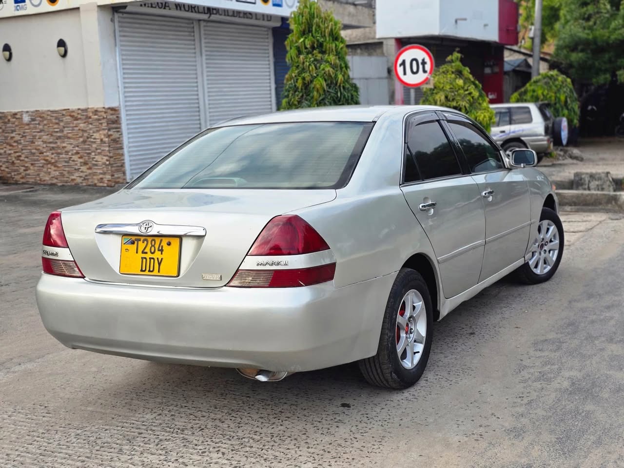 A picture of TOYOTA MARK II GX110