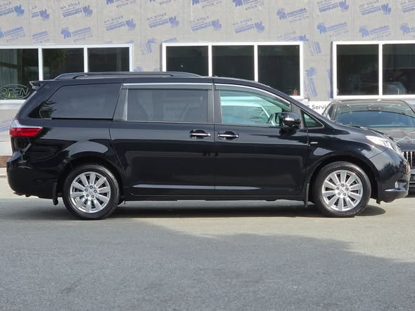 A picture of 2017 Toyota sienna xle awd