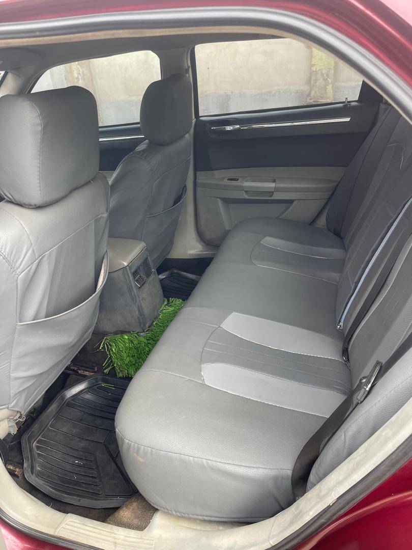 A picture of Chrysler Town 300