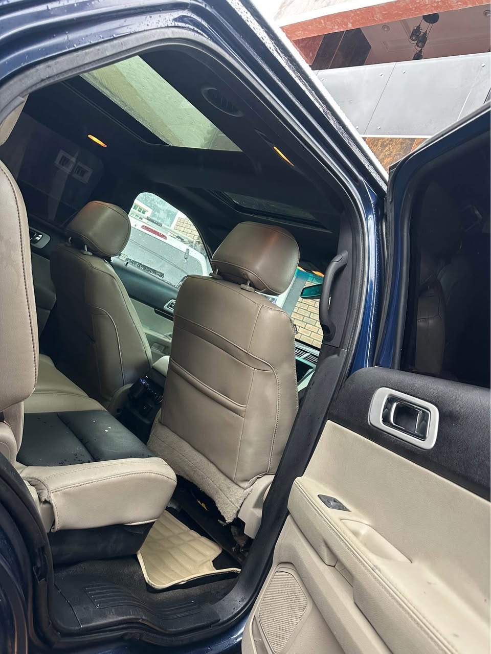 A picture of Pre owned 2012 ford explorer