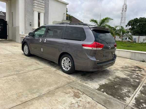 A picture of EXTREMELY SHARP 2011 TOYOTA SIENNA XLE KEYLESS WITH DUTY AT