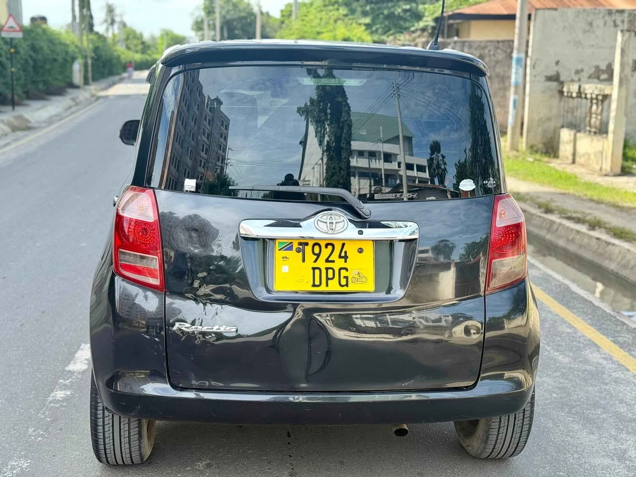 A picture of Toyota ractis