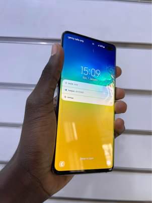 A picture of Samsung S10 plus 128gb 8gb ram 250k double line no
