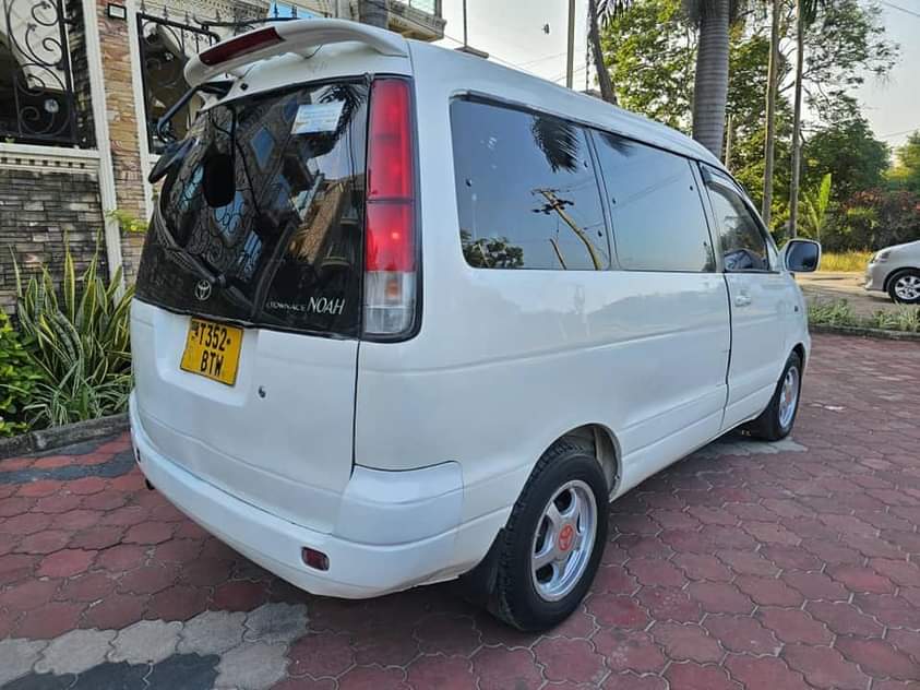 A picture of Call 0689336075 TOYOTA NOAH SR 40 MODEL 1998 ENGINE 3S