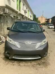 A picture of Used but not register 011 sienna Dealer market price 6m