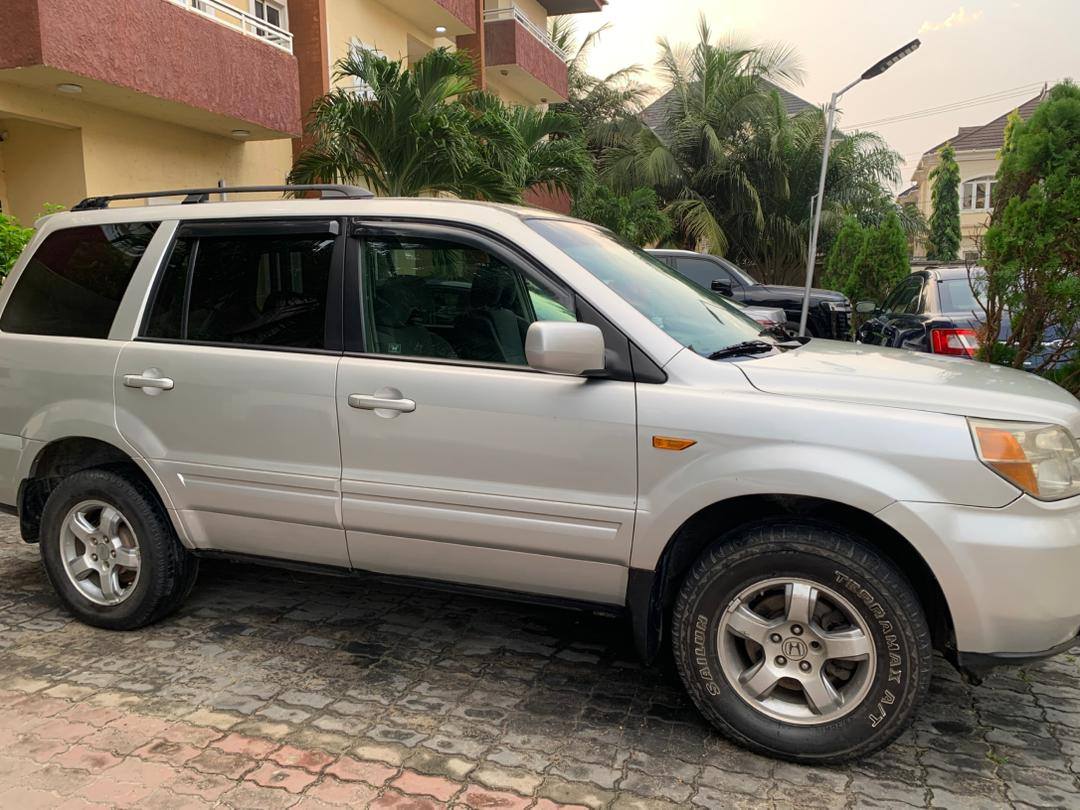 A picture of Honda pilot 07 model Nigeria Use for sale Price 5m