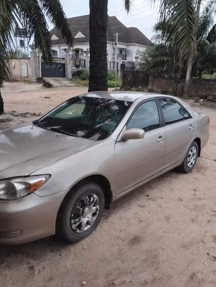 A picture of 2004 Toyota Camry