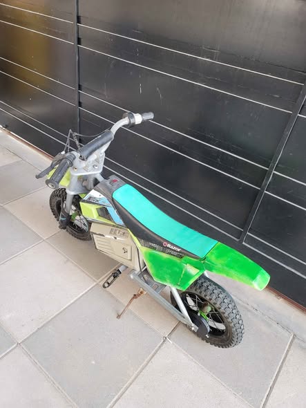 A picture of Razor electric bike sx350 8 age