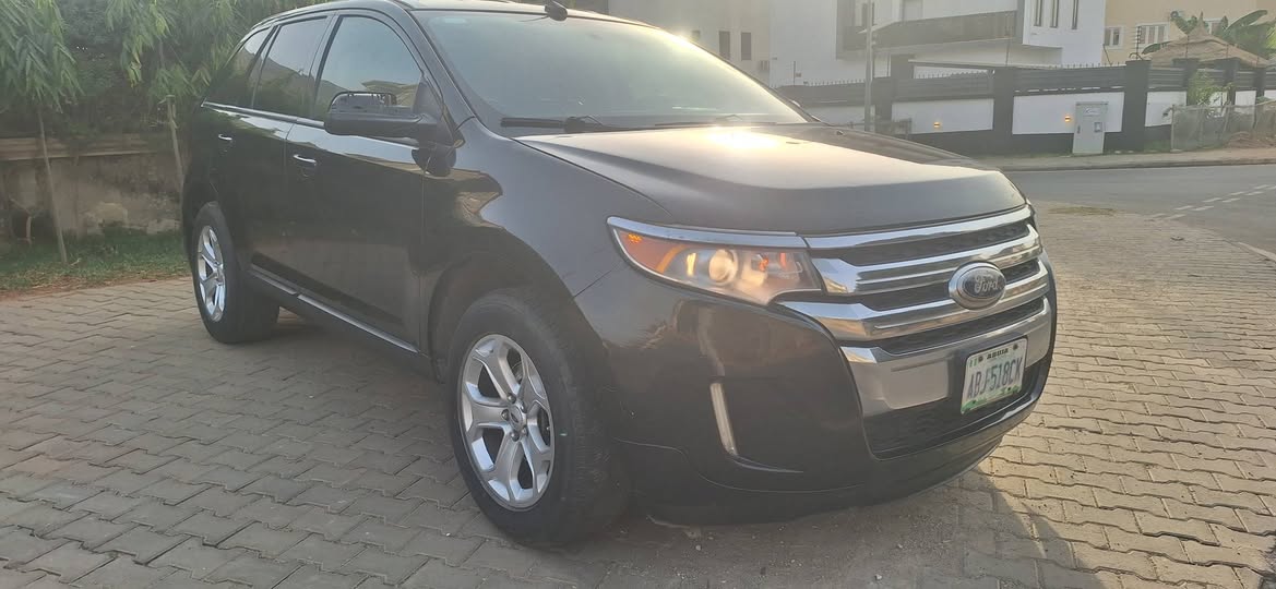 A picture of Super sharp and sound 2014 Ford Edge with an untouched