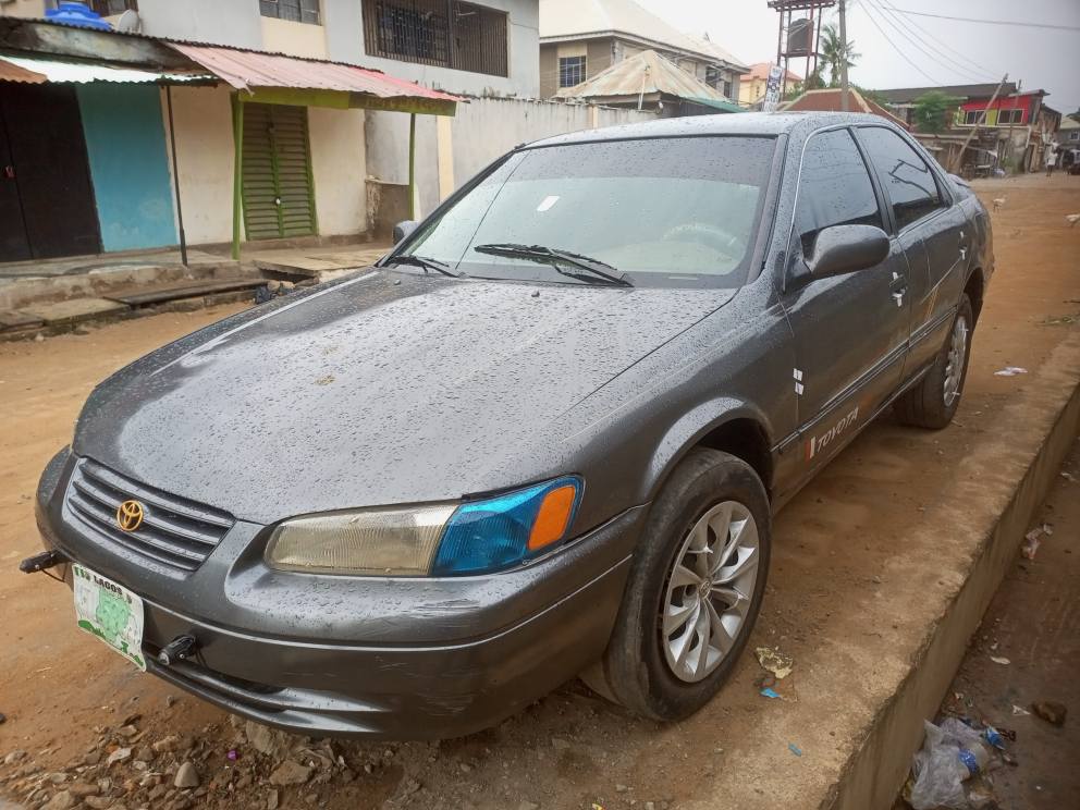 A picture of 2000 camry