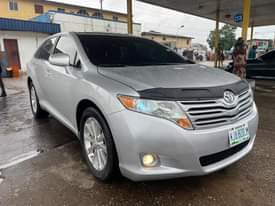 A picture of EXTREMELY CLEAN 2010 TOYOTA VENZA SOUND 4PLUG ENGINE CHILLING AC