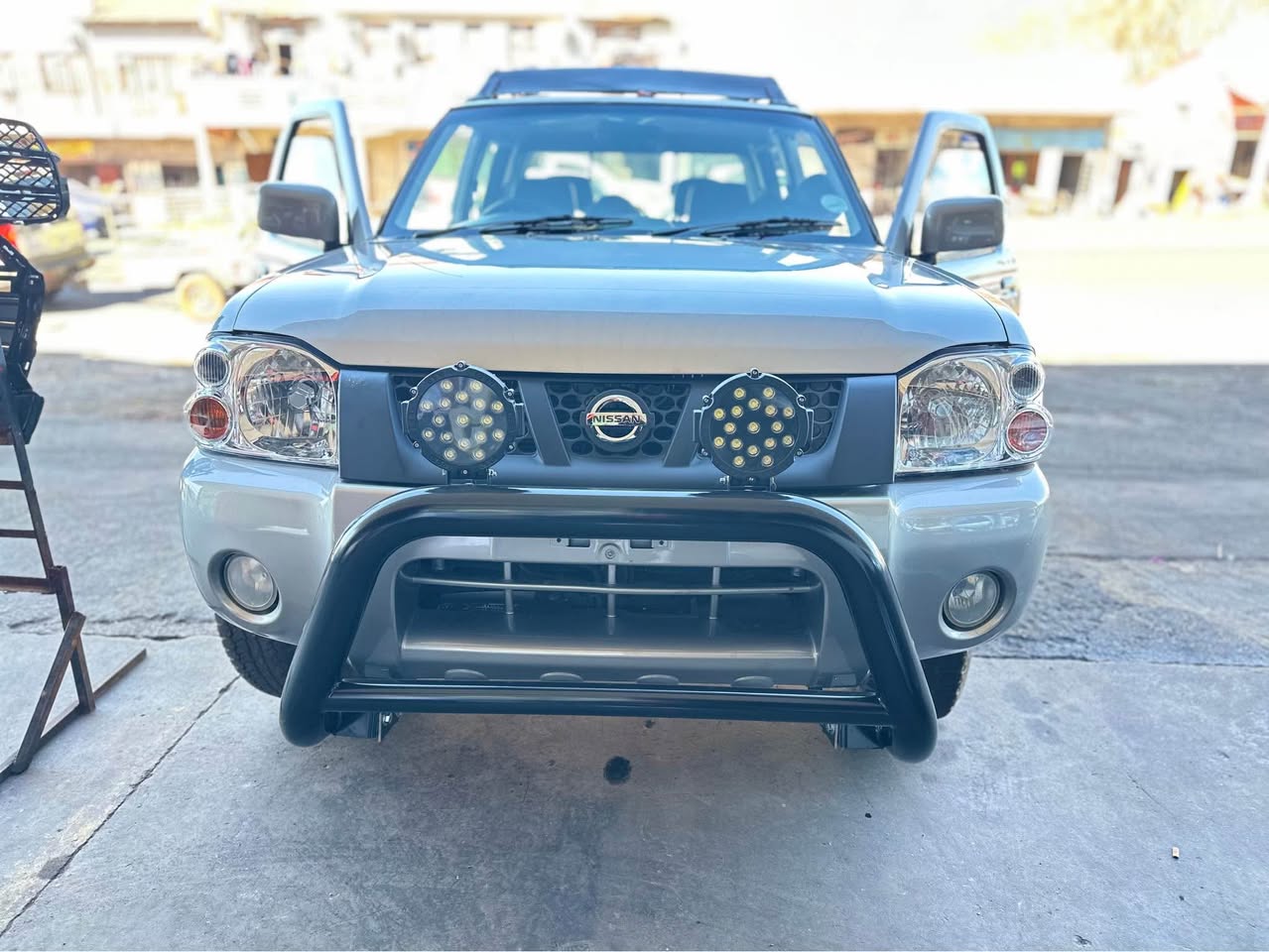 used nissan np300
