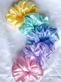A picture of Hair scrunchies