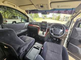 A picture of TOYOTA VELFIRE