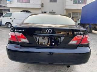 A picture of Lexus es330 2004 model