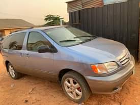 A picture of TOYOTA SIENNA 2003 09016447983 08079673869