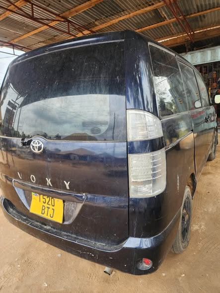 A picture of Toyota Noah voxy