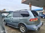 A picture of Clean 2000 model Toyota Sienna