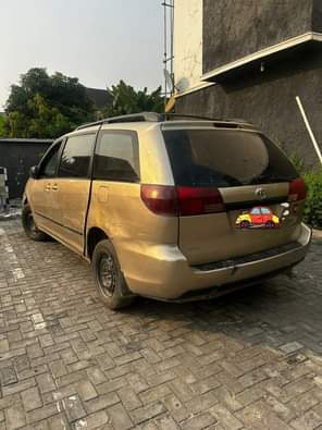 A picture of Toyota Sienna 2005 Good engine Gear delays but moving very