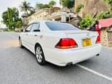 A picture of Crown Athlete M13 mwanza call 0686108116