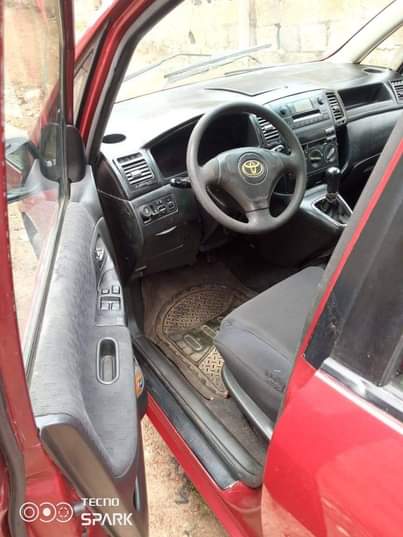 A picture of Toyota Corolla verso 07036384977