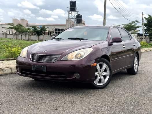 A picture of A super clean Local used Lexus ES 2005 model with
