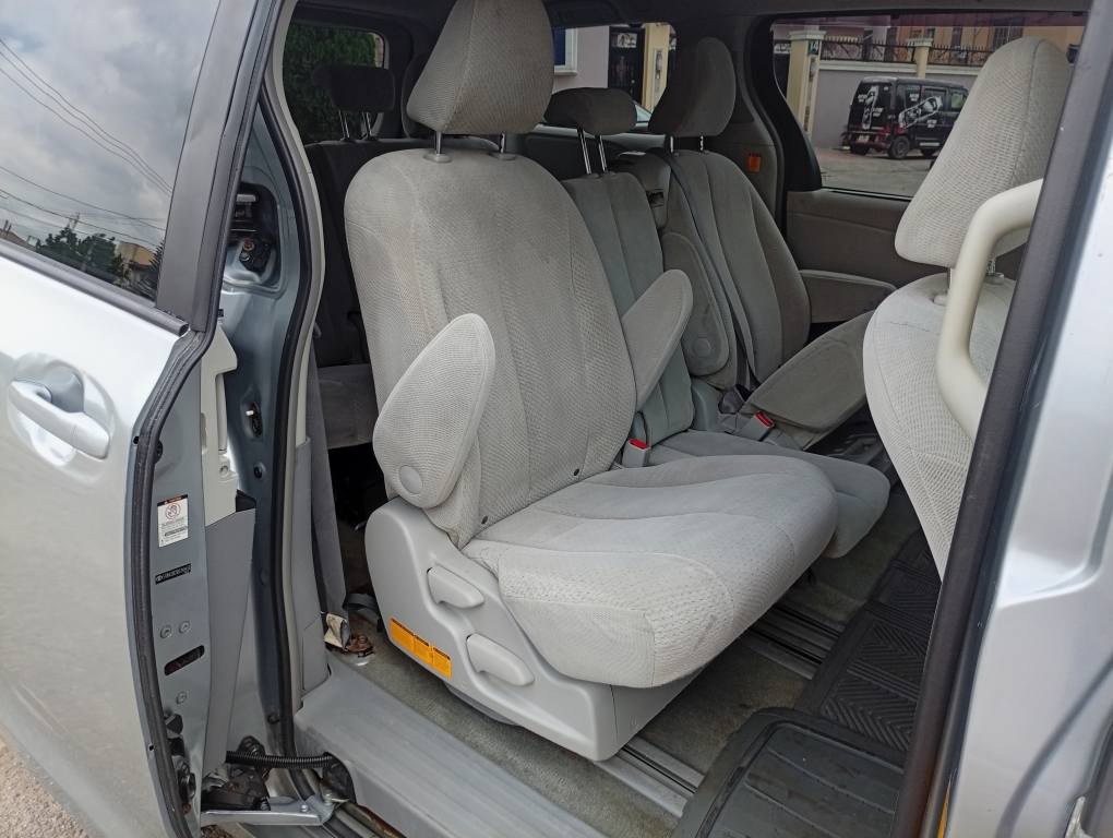 A picture of Toyota Sienna 2011model