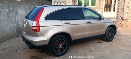A picture of Honda crv 08