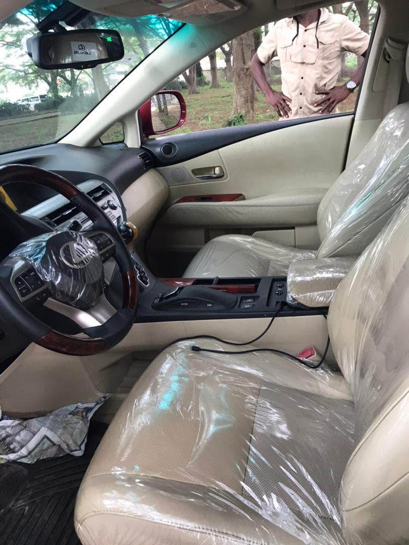 A picture of RX 350 2012