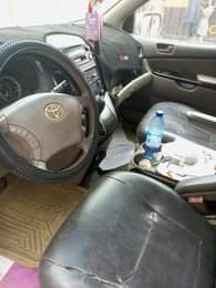 A picture of Toyota sienna 05 Condition Taping on top Price 2 7m