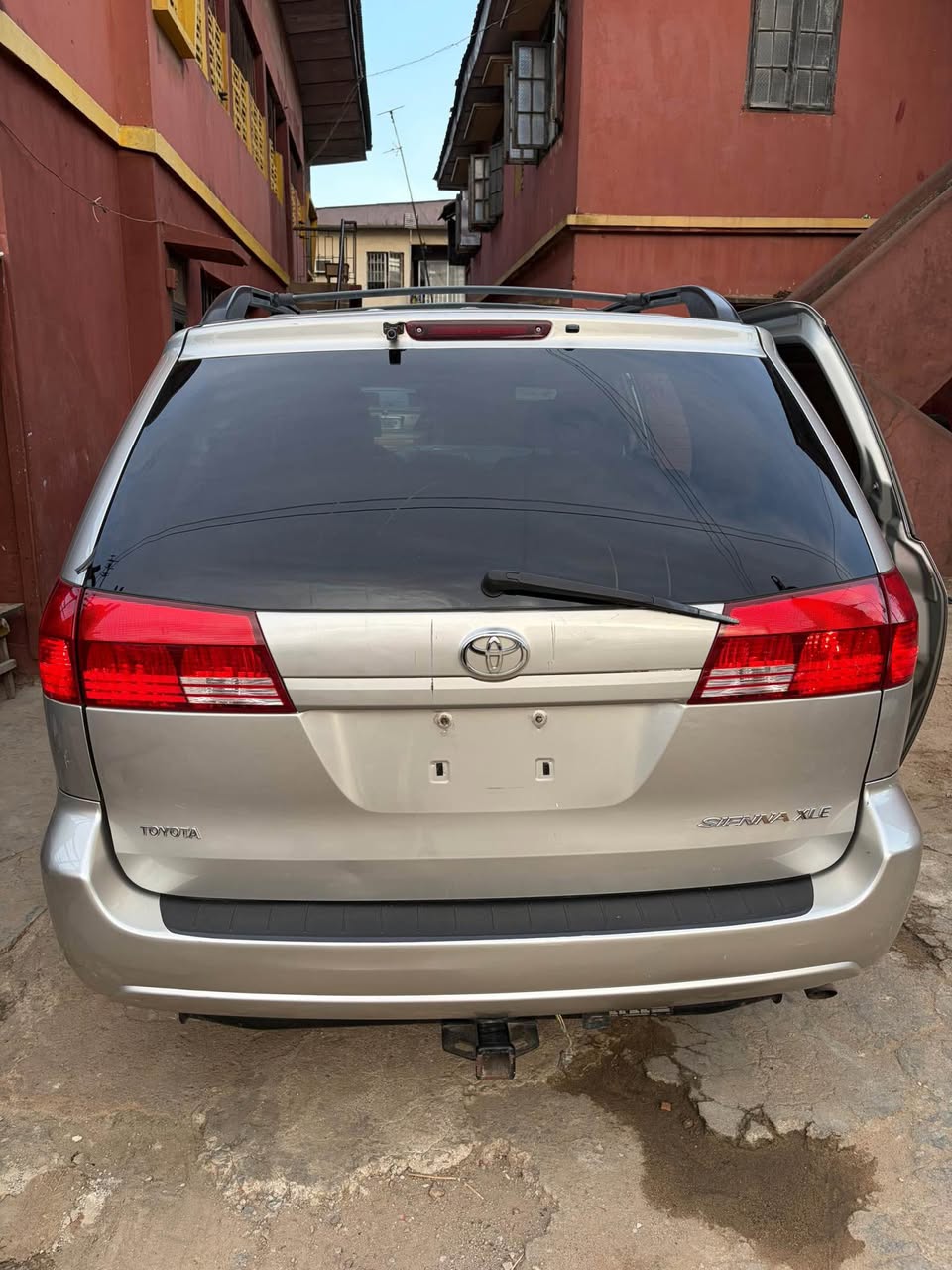 A picture of 2005 Toyota Sienna