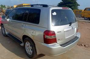A picture of Toyota Highlander 05 first body engine and gear untouched ac