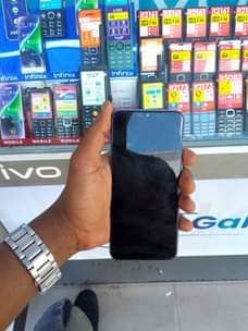 A picture of INFiNIX SMART 8 JIBI 128 AINA KIPENGERE CHOCHOT BEI NI