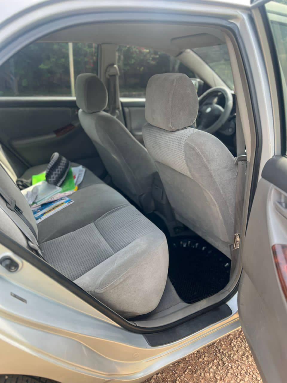 A picture of Toyota corolla LE 2005 model