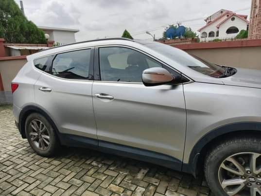A picture of A very good car with first body key less neat