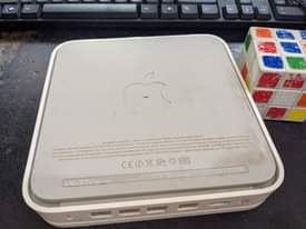 A picture of OLd modeL AppLe RouTer