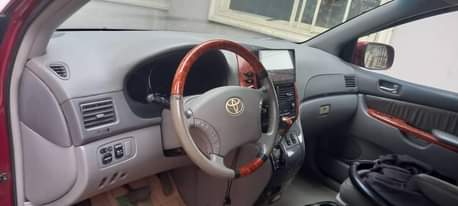 A picture of TOYOTA SIENNA