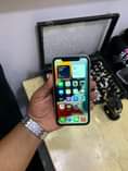 A picture of IPhone 11 128gb