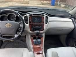A picture of 2005 Toyota Highlander Limited Edition Highest grade untampered engine gear