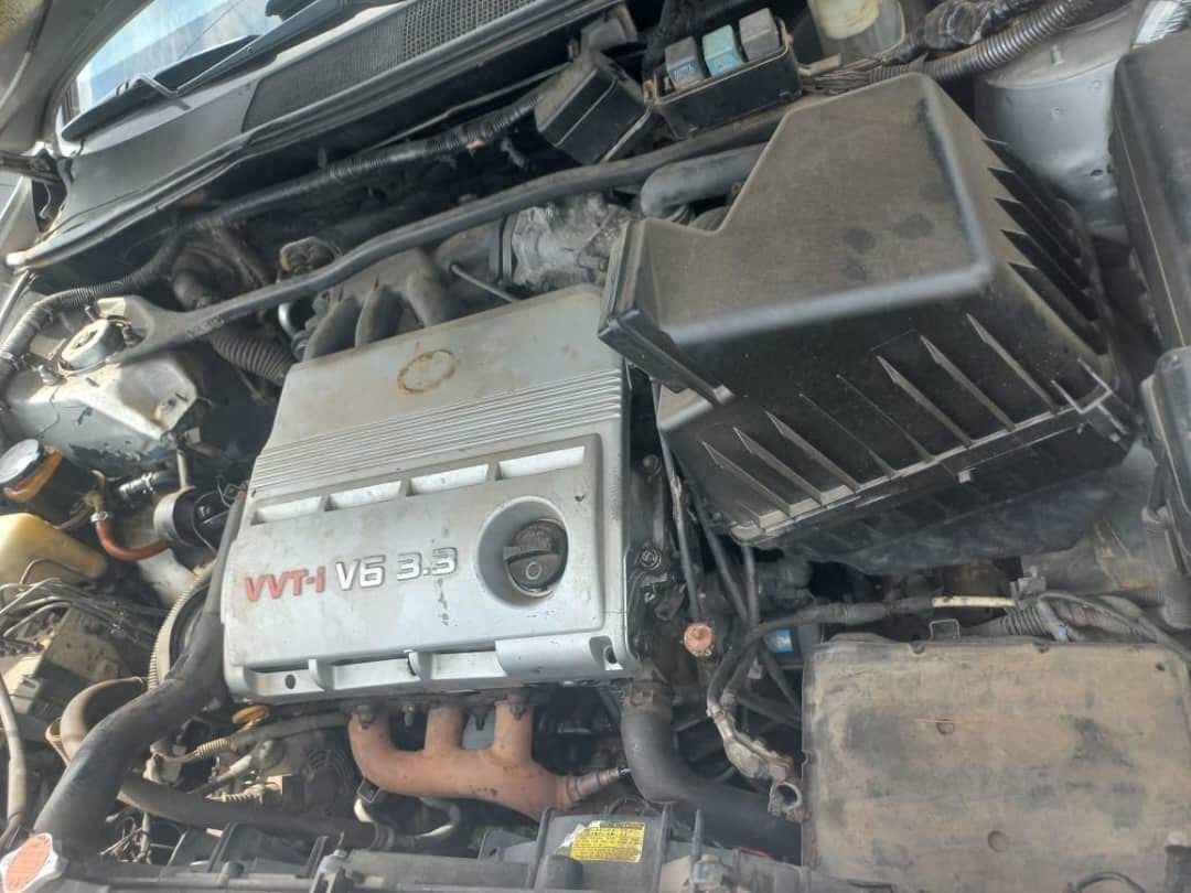 A picture of Mad Distress Distress 04 Toyota Highlander 2 Seater rows