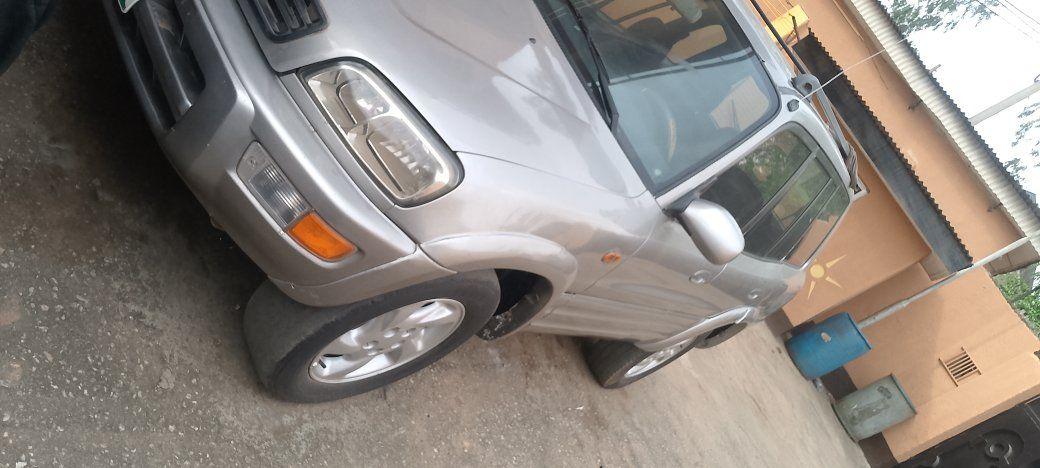 A picture of 2000 Toyota manual rav4