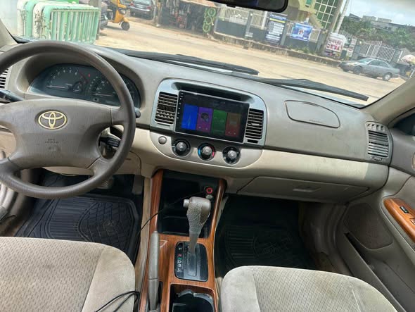 A picture of 2004 Toyota Camry