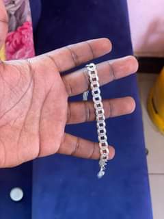 A picture of Silva cheni ya mkononi inaumwa bei kitonga sana gram 30