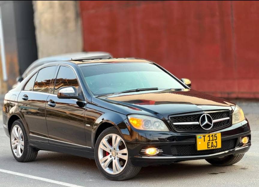A picture of MERCEDES BENZ C 200 BEI 16 5M YEAR 2010 ENGINE