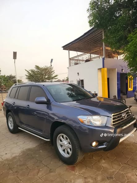 A picture of Toyota highland 08