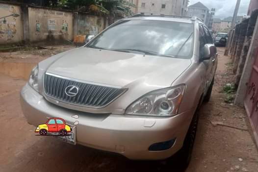 A picture of 2005 Toyota Lexus Rx330 V6